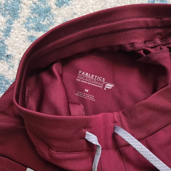 Fabletics Set Wine Color Scrubs Medium - Picture 6 of 7